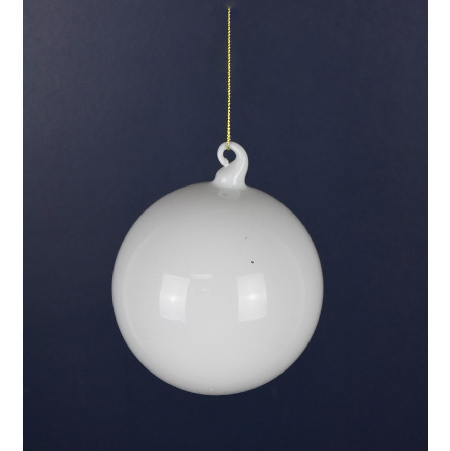 4.7” Medium Classic White Ball Ornament
